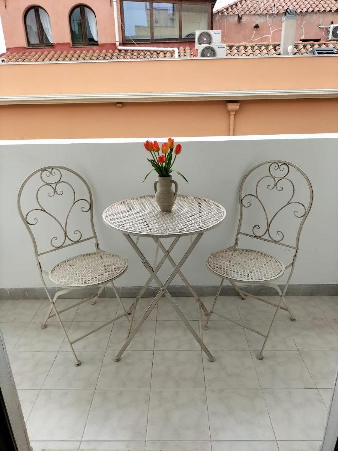Rosa'S Apartment With Terrace Cagliari Dış mekan fotoğraf