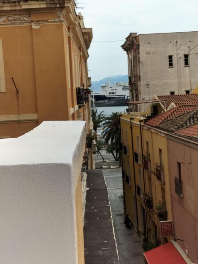 Rosa'S Apartment With Terrace Cagliari Dış mekan fotoğraf