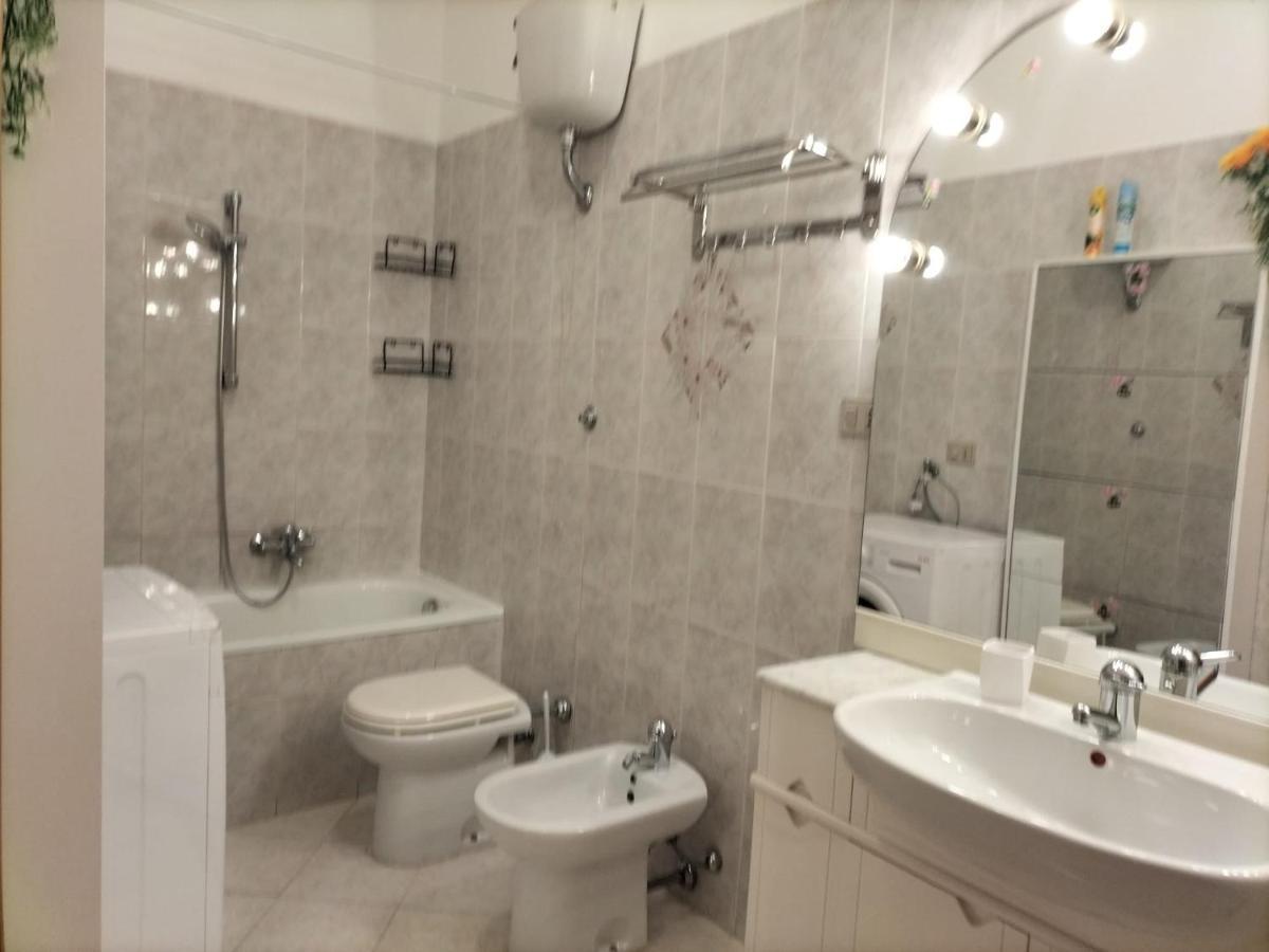 Rosa'S Apartment With Terrace Cagliari Dış mekan fotoğraf