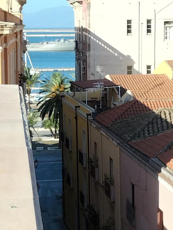 Rosa'S Apartment With Terrace Cagliari Dış mekan fotoğraf