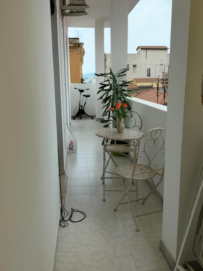 Rosa'S Apartment With Terrace Cagliari Dış mekan fotoğraf