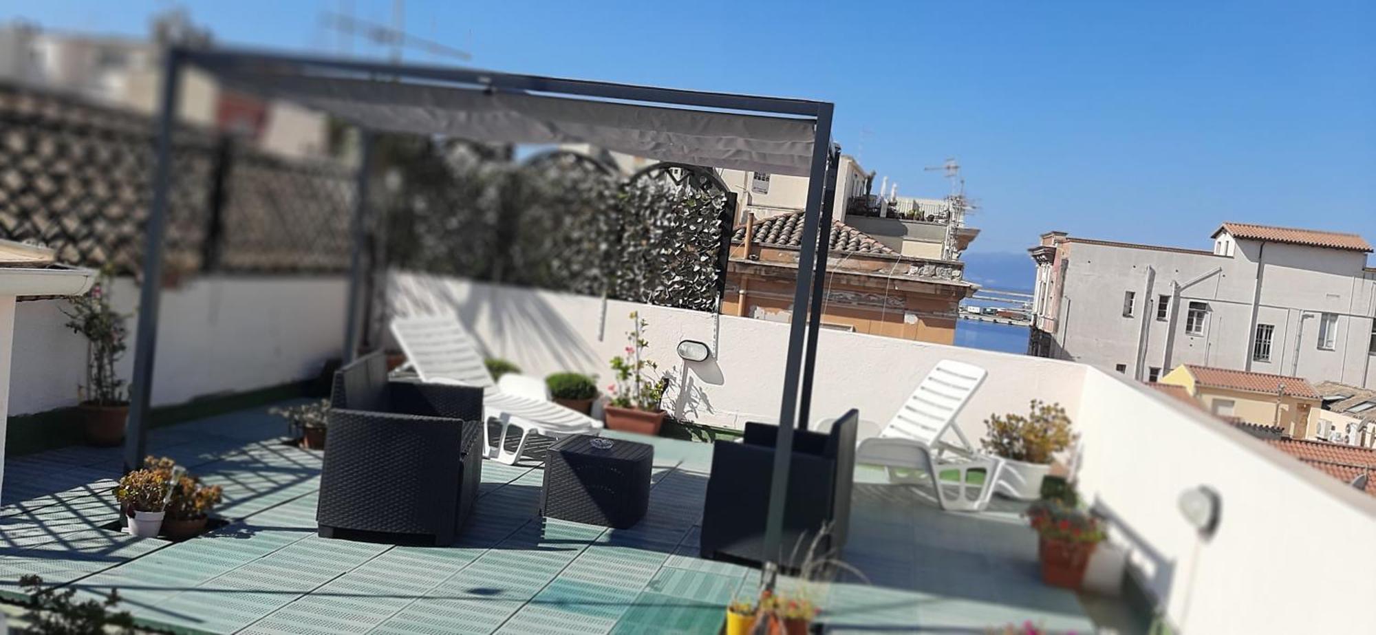 Rosa'S Apartment With Terrace Cagliari Dış mekan fotoğraf